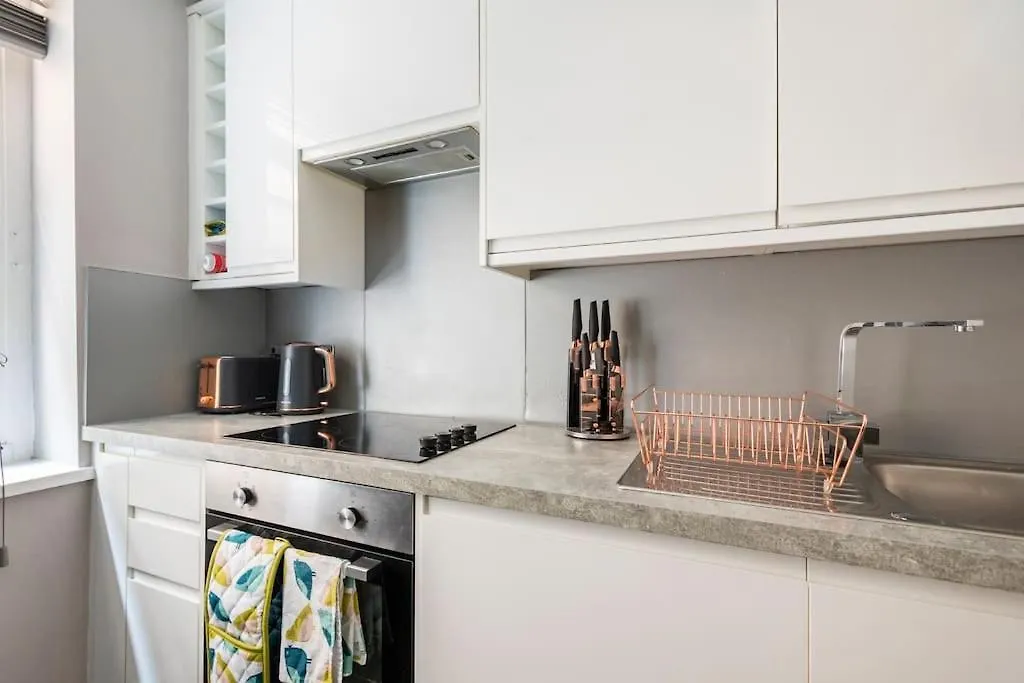 Beautiful Brighton Apartment, 5Min Walk To Beach